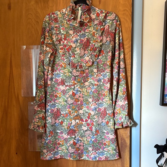 Topshop Dresses & Skirts - Topshop Long Sleeve Mini Floral Dress
